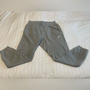 Nike Mens Fleece Tapered Pants Club Swoosh Sweatpants, Grey - Size L